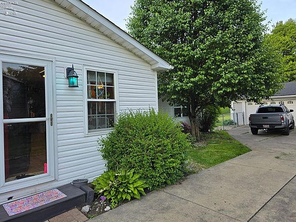 2nd image of 4124 Victory Ave