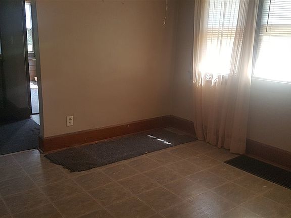 3rd image of 624 N Central Ave