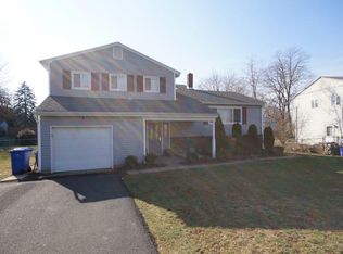 41 Shelly Dr, Somerset, NJ 08873