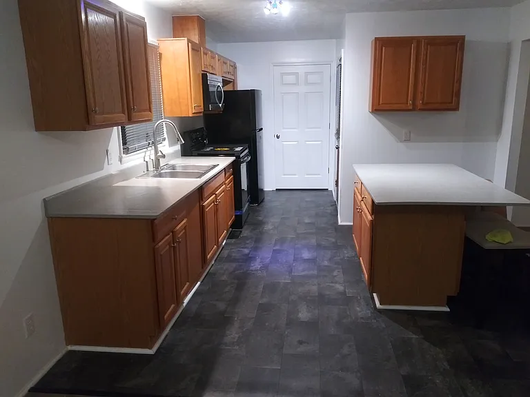 924 Spruce St — Photo 4