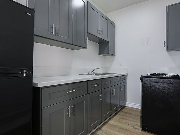 2nd image of 516 N Harvard Blvd APT 303