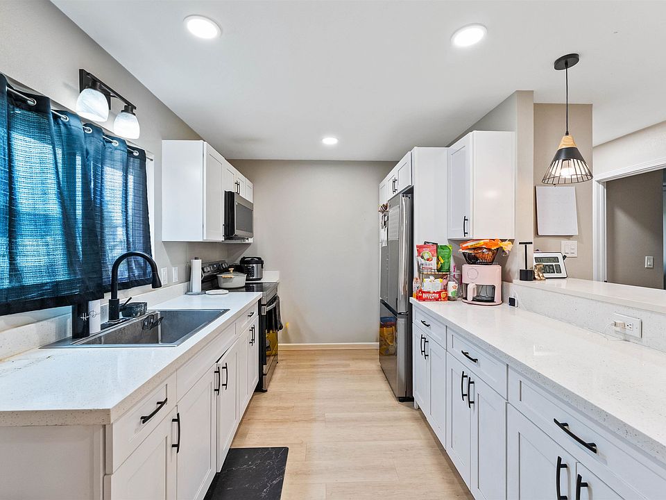 1st image of 624 Alihilani St