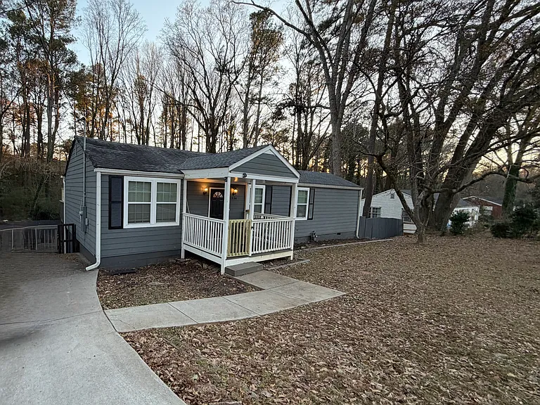 2556 Godfrey Dr NW — Photo 1