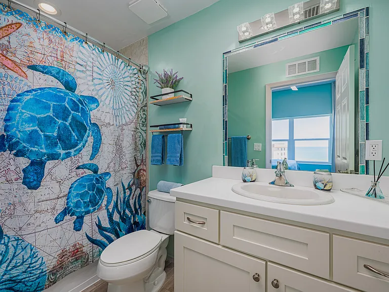 Luxurious En-Suite Master Bathroom with a Bathtub/Shower