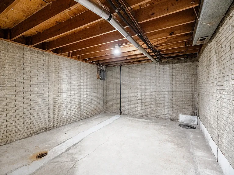 4141 S 51st St — Photo 14