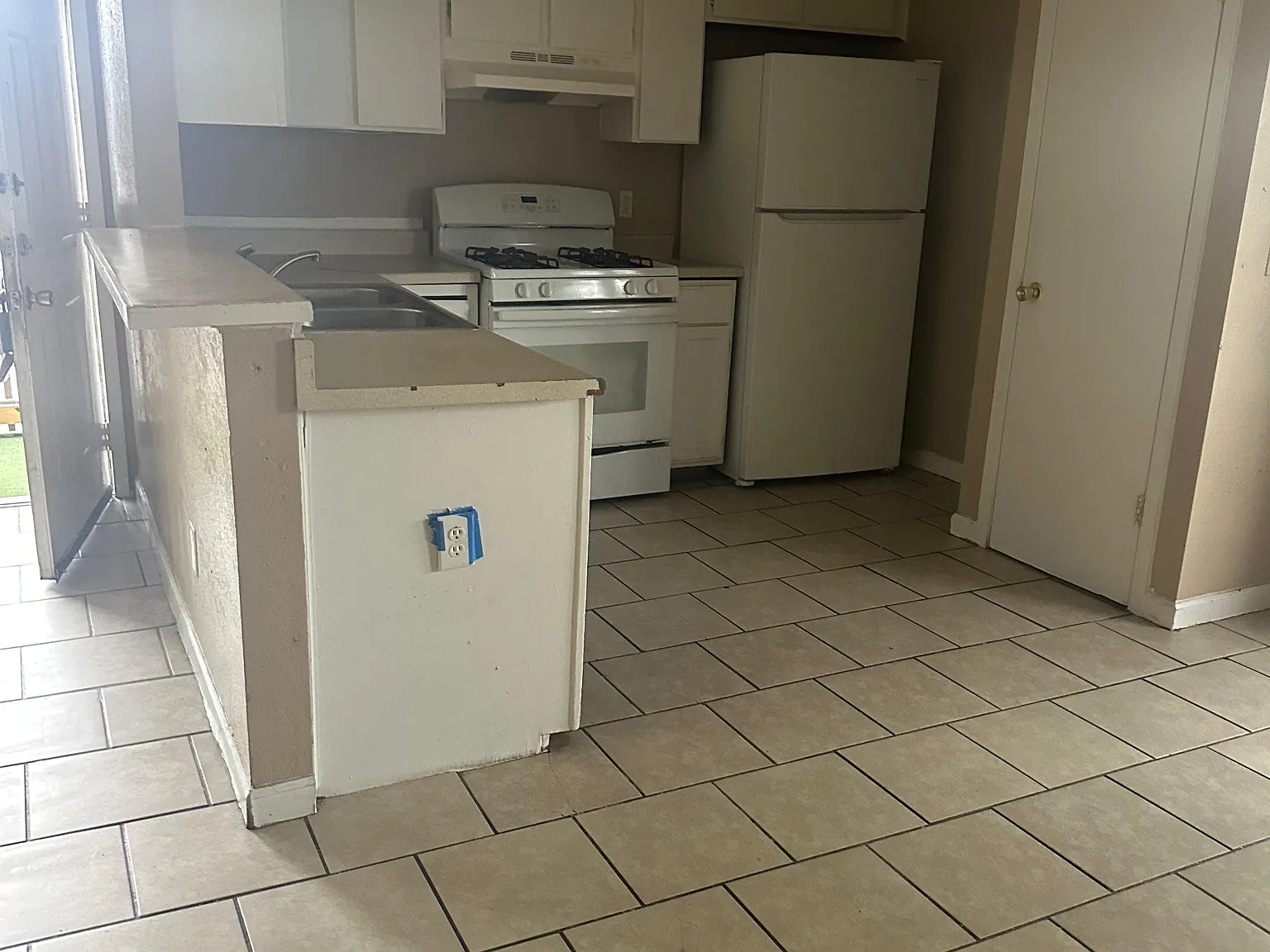 2 bed, 955 sqft, $1,200 — Photo 3