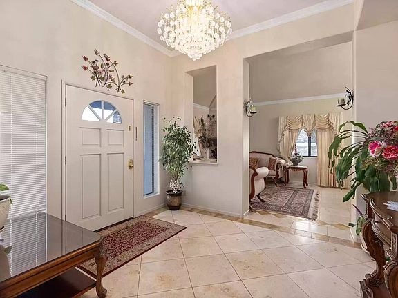 3rd image of 32501 Saddle Peak Ct