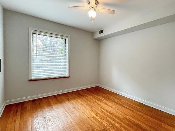 5th image of 4933 N Wolcott Ave APT 1B