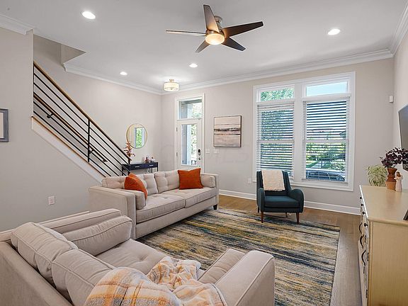 4th image of 865 Pullman Way #13