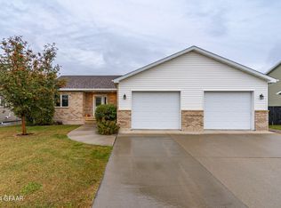 2180 42nd Ave S, Grand Forks, ND 58201
