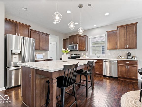 4th image of 7249 Red Maple Dr