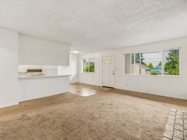 504 N 7th Ave APT 3, Kelso, WA 98626