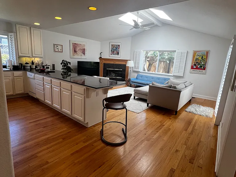 2463 Louis Rd — Photo 3