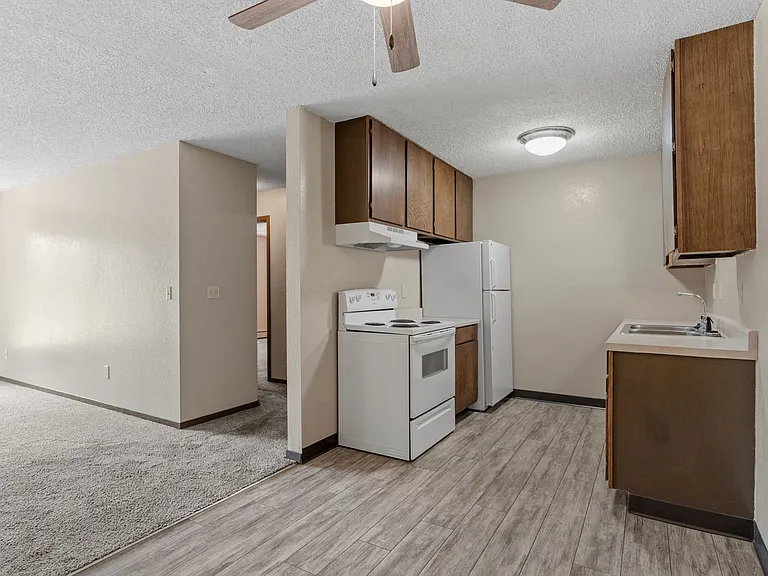Westwind Apartments — Photo 18