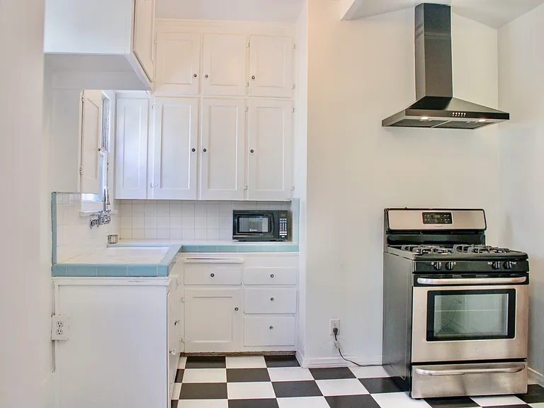 361 N Sierra Bonita Ave #A — Photo 11