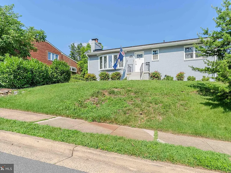 942 N McKinley Rd — Photo 2