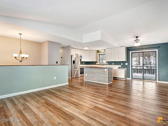 4th image of 16627 Riddell Cir