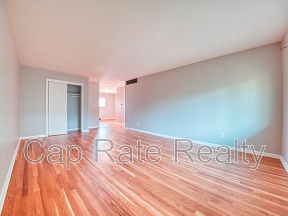 2nd image of 26 S Hampton Rd #D