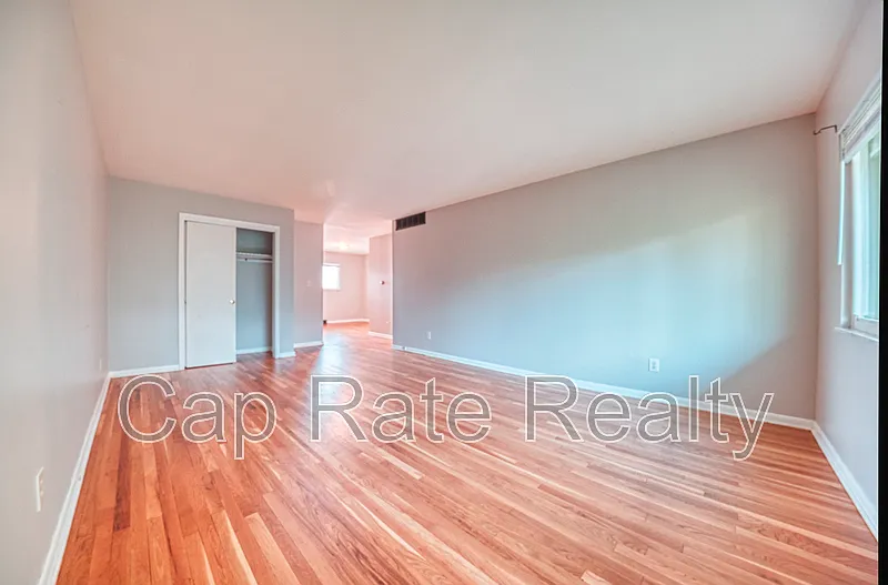 Building Photo - 26 S Hampton Rd #D