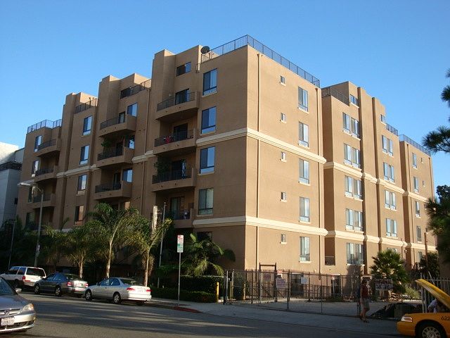 1st image of 7143 Hawthorn Ave