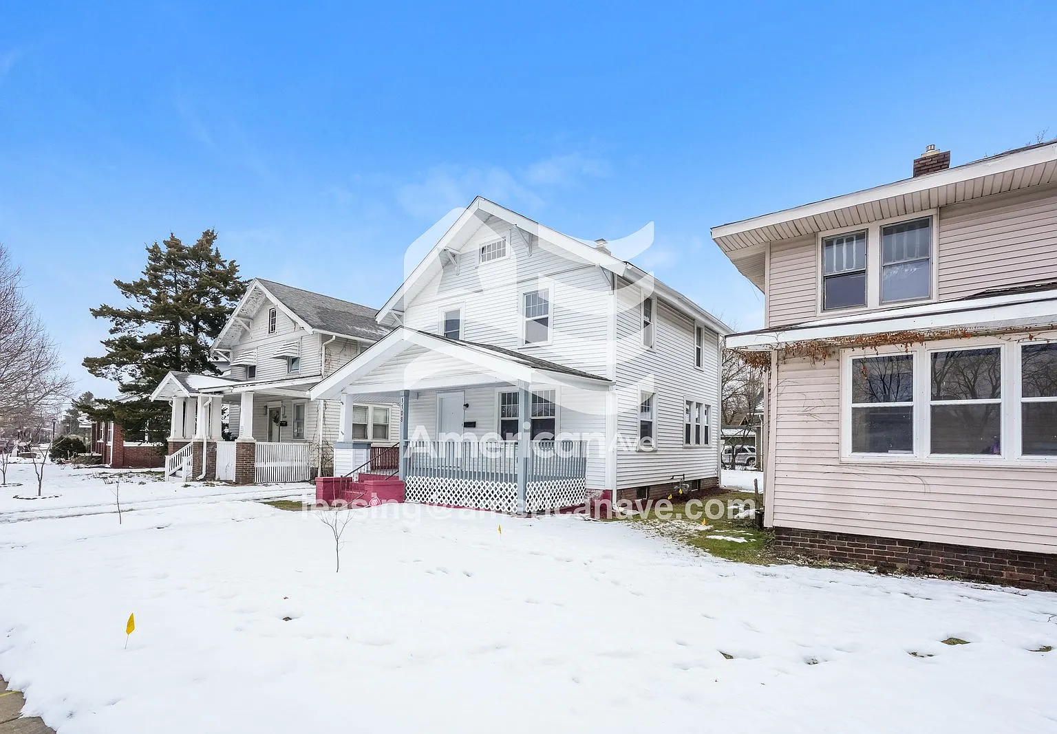 3 bed, 1.0 bath, 1175 sqft, $1,062 — Photo 2