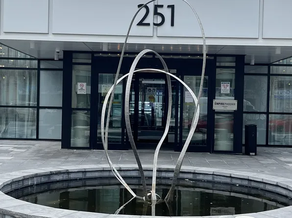 251 Manitoba St #622, Toronto, ON M8Y 0C7