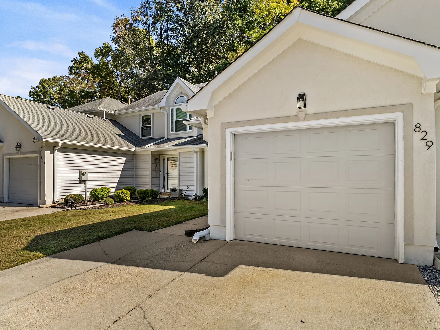 3 bed, 2.5 bath, 1847 sqft, $2,500 — Photo 2