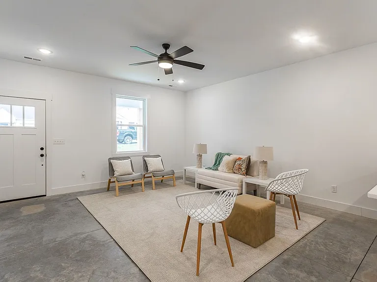 217 Vreeland St — Photo 5