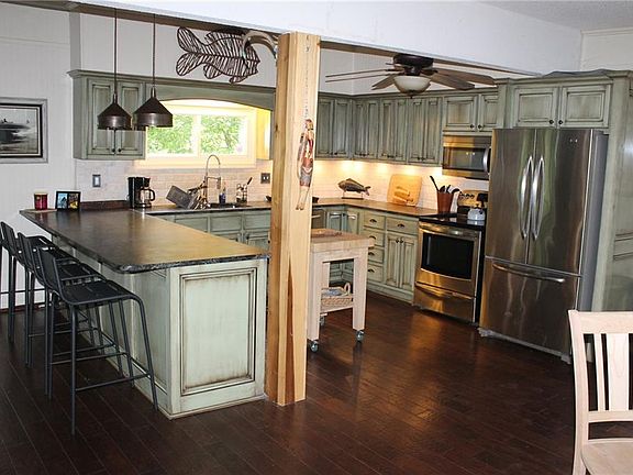4th image of 319 Lakeview Dr