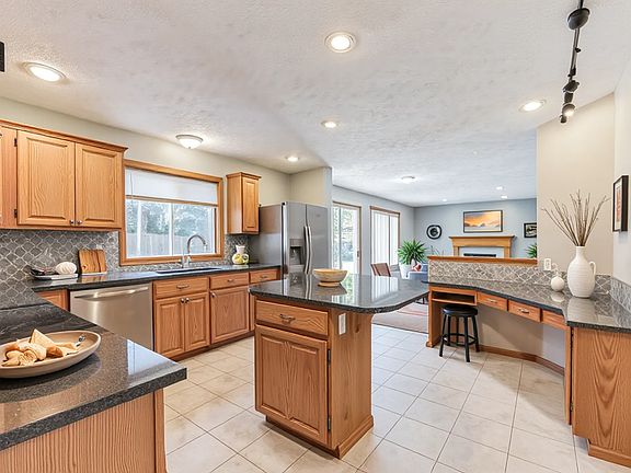 4th image of 4408 E 40th Ave