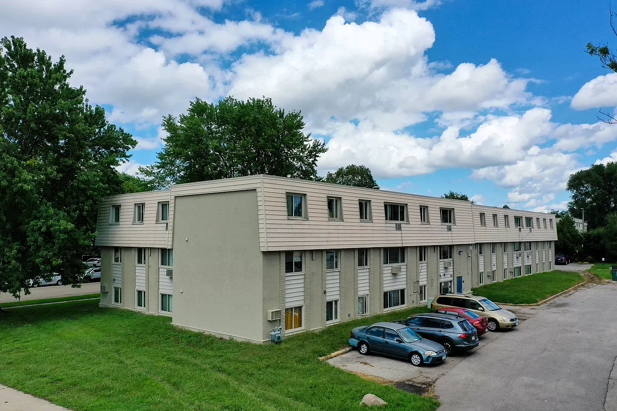 Building Photo - Meadow Park Apartments