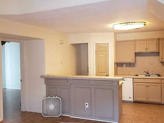 5th image of 111 Dunbar Estates Dr APT 704