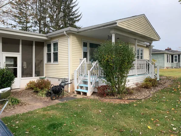 793 Long St, Bridgeport, WV 26330