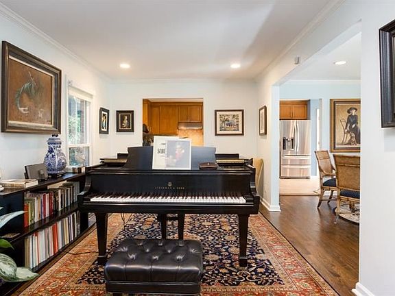 5th image of 1001 Cardova Dr NE