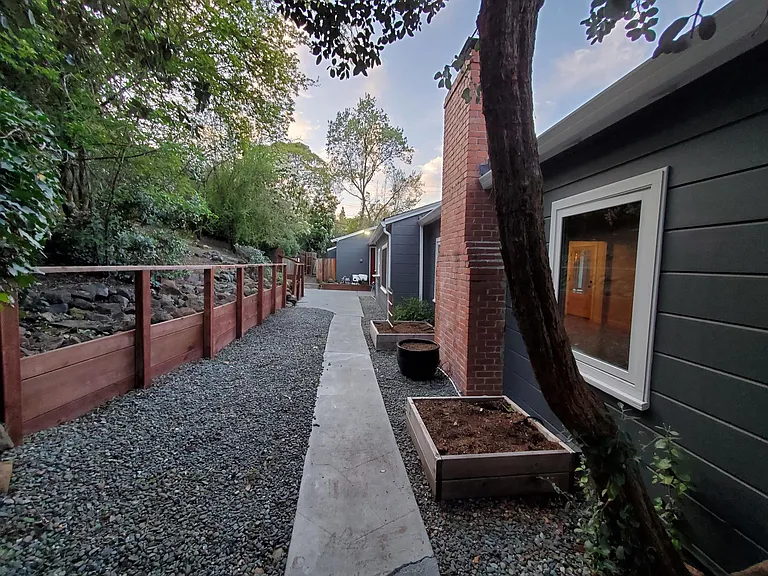 925 Hawthorn Dr — Photo 33