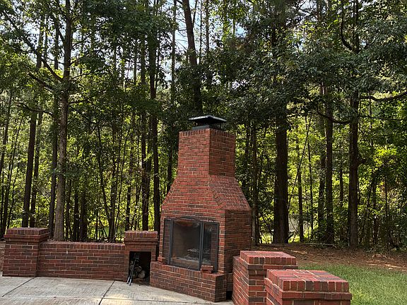 5th image of 820 Holland Ct