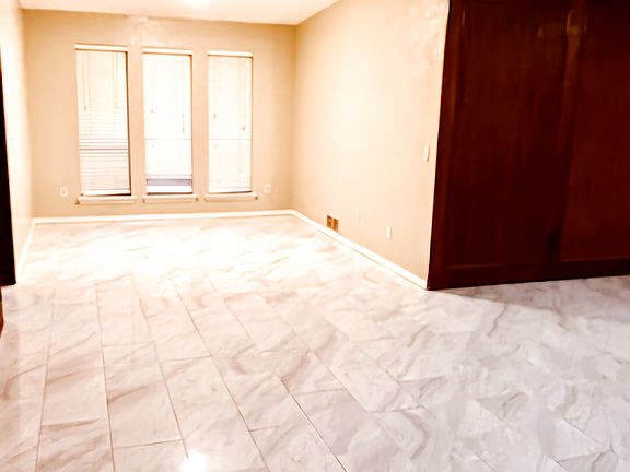 3rd image of 2102 Teakwood Ln