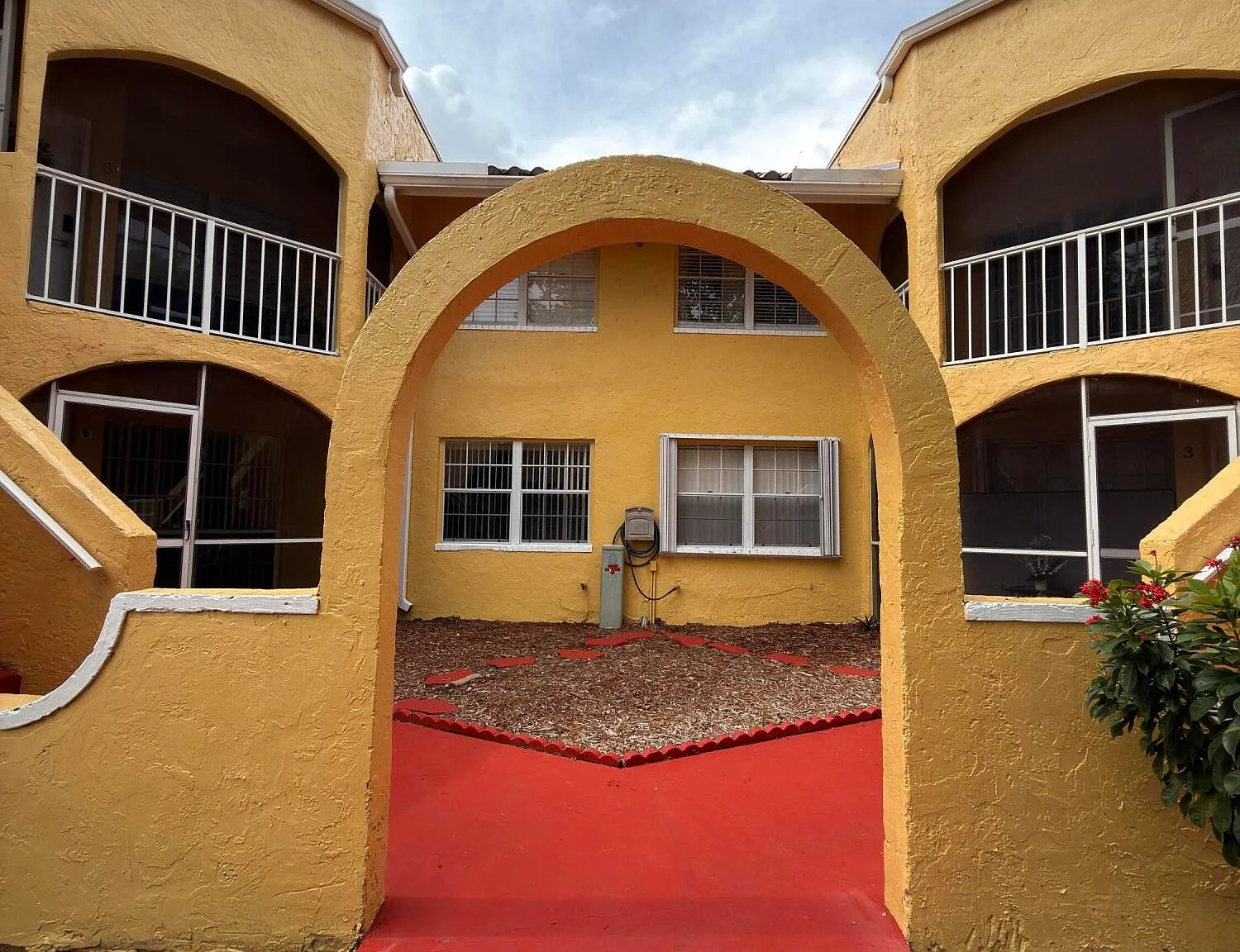 2 bed, 2.0 bath, 1000 sqft, $2,200 — Photo 1