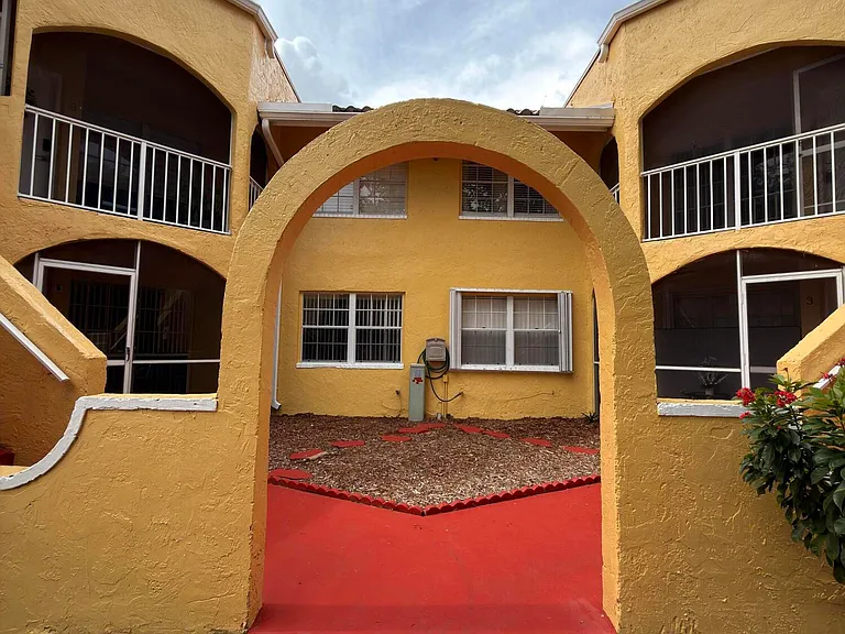 15605 SW 74th Circle Dr #4 — Photo 1