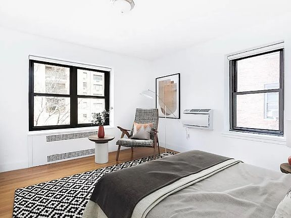 5th image of 10 W 65th St