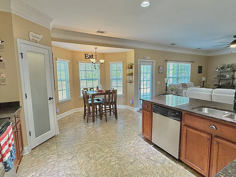 470 Briarcrest Dr NE — Photo 10
