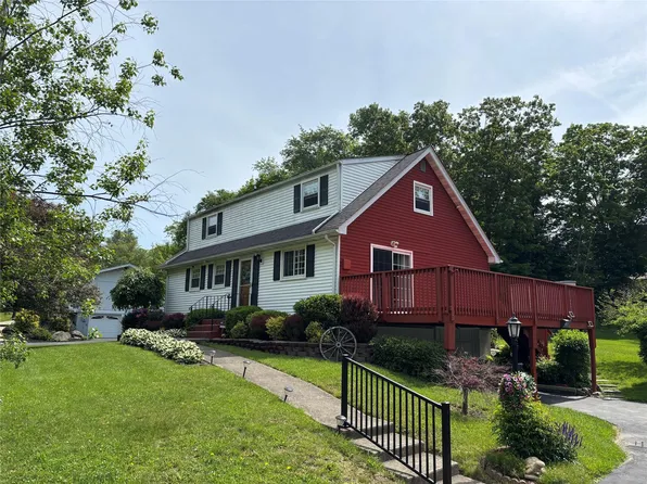 6 Windmill Road, Poughkeepsie, NY 12601