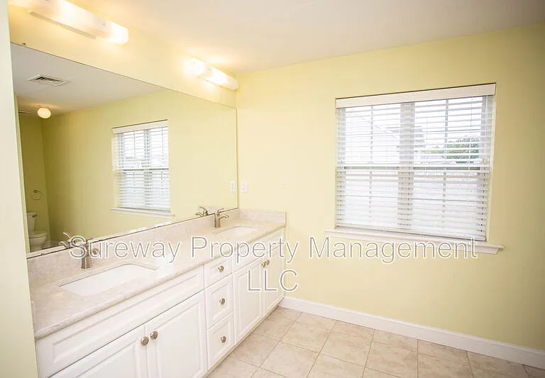 1 Tweentown Close — Photo 21
