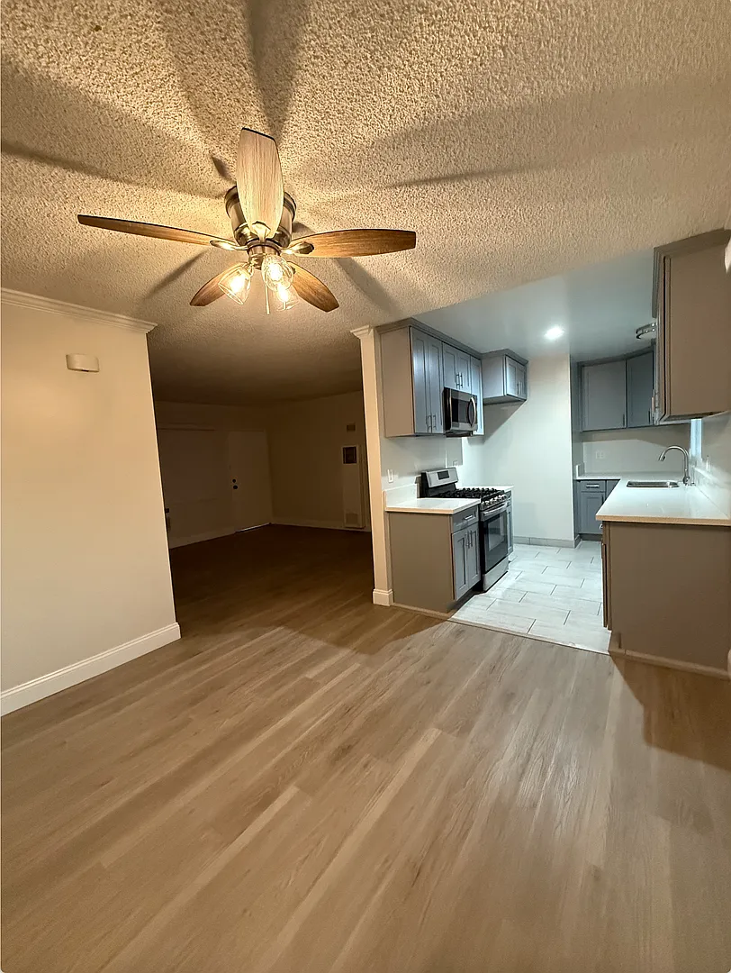 Seville Apts 1119 — Photo 3