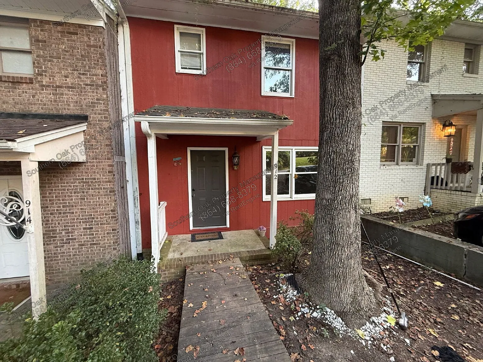 2 bed, 1.5 bath, $900 — Photo 1