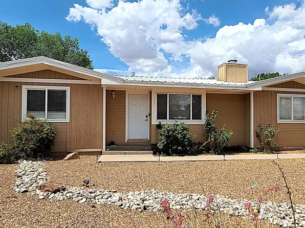 211 Roosevelt Ave, Moriarty, NM 87035