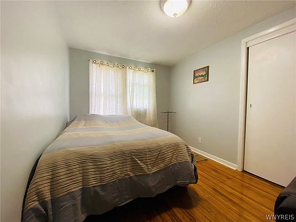 3rd image of 116 Alberta Dr