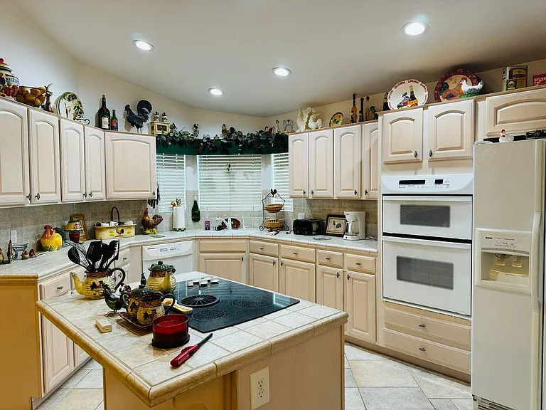 2057 E Sandtrap Ln — Photo 7