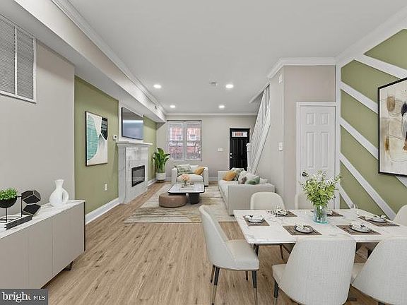 2nd image of 2560 Robb St