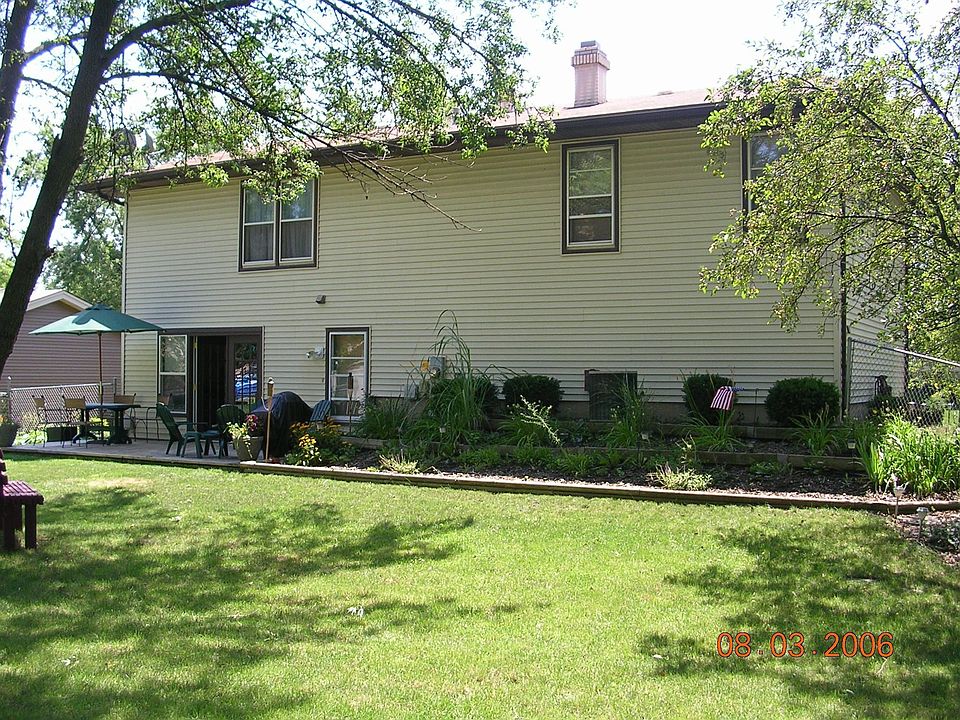 2nd image of 408 Sierra Ln